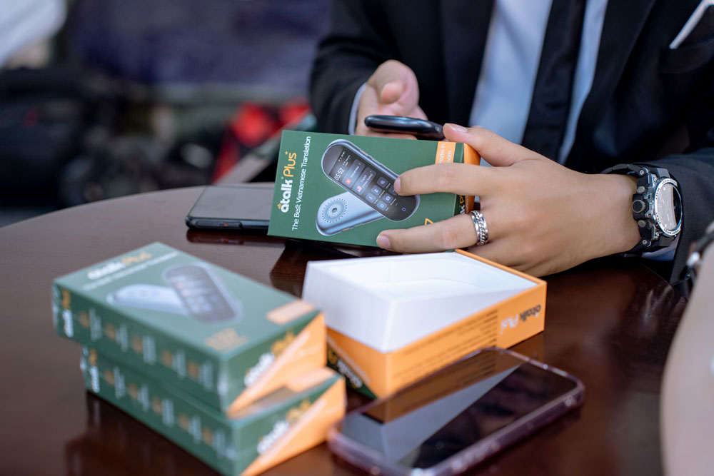 Chất lượng Sản phẩm Máy phiên dịch Atalk Cao Cấp Tiên Tiến Dịch chính xác Chất lượng Sản phẩm Máy phiên dịch Atalk Cao Cấp Tiên Tiến Dịch chính xác